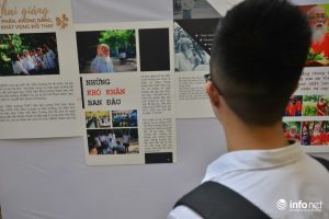 Tại buổi triển lãm, các thế hệ học sinh trường Lương Thế Vinh được nhìn lại hình ảnh của thầy Văn Như Cương và trường Lương Thế Vinh từ những ngày đầu mới thành lập.