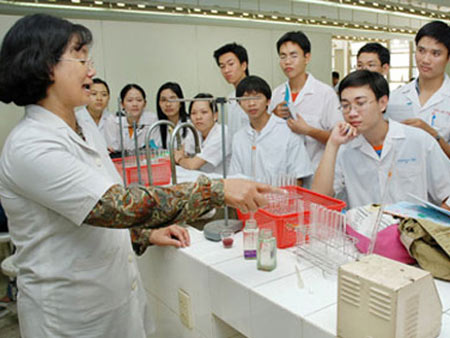 Sinh viên được trang bị đầy đủ Kiến thức và kỹ năng chuyên ngành Dược